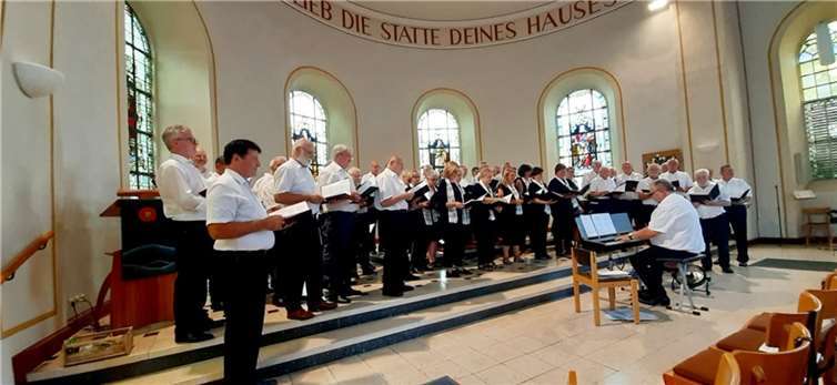 Germania Neuwied und Cäcilia Irlich: ein melodisches Comeback in Heddesdorf.  Foto: MGV Germania Neuwied