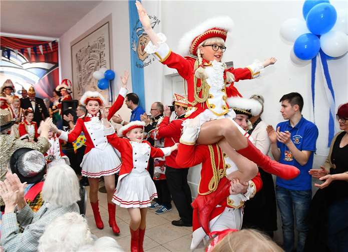 Gern gesehene Gäste sind seit vielen Jahren die Karnevalisten aus Heimersheim, die auch aktuell wieder mit einem schwungvollen Auftritt begeisterten.