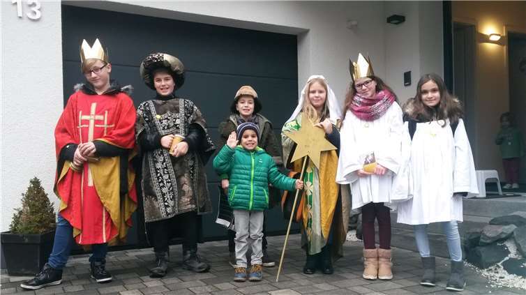 Gern öffneten die Mackener Bürger den Sternsingern ihre Türen. privat