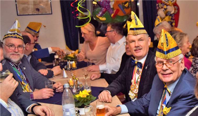 Gerne lassen sich auch Vertreter der Politik beim traditionellen NCR-Empfang sehen, wie hier die Bürgermeister Kalle Kerstholt (v. l.), Stefan Raetz und Klaus Wehage.