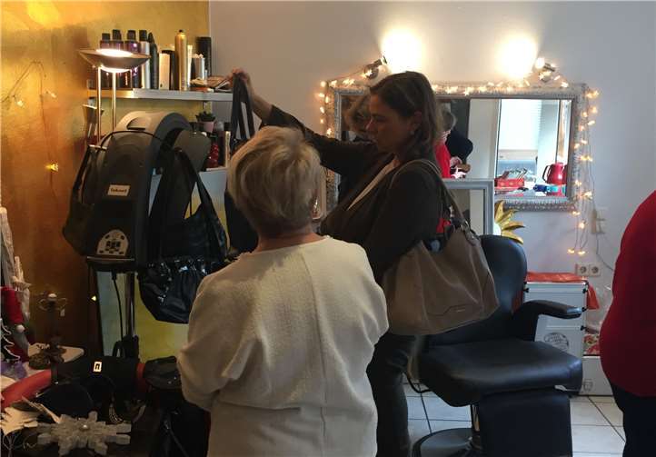 Gerne stöberten die Gäste im vielfältigen Angebot. privat