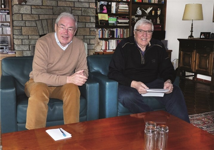 Gernot Mittler (links) und Herbert Kranz wissen so manche Anekdote über die von jung und alt geschätzte Mendigerin zu erzählen. FRE