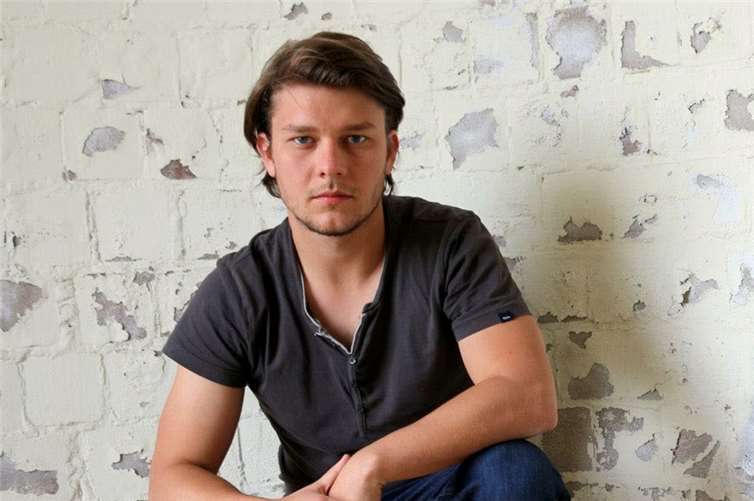 Gerold Steiner Sauer aus der Pfalz spielt seine Hits.