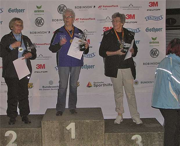 Gertrud Berlin bei der Siegerehrung. privat