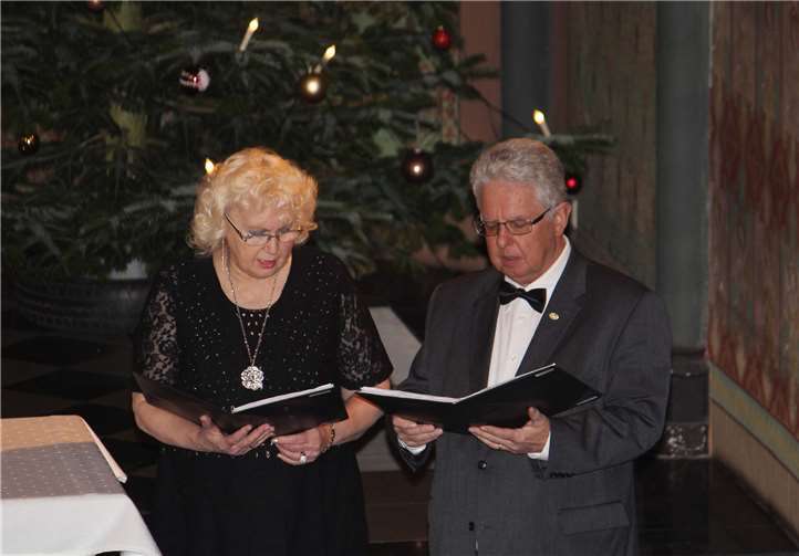 Festliche Klänge beschließen die Feiertage Gertrud Fritsche (Sopran) und Paul Weber (Tenor) wirkten als Solisten beim Dreikönigskonzert in Waldorf.
