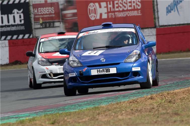 Gesamtsieger Jens Schmitt in seinem Renault Clio. Foto: Stefan Eckhardt