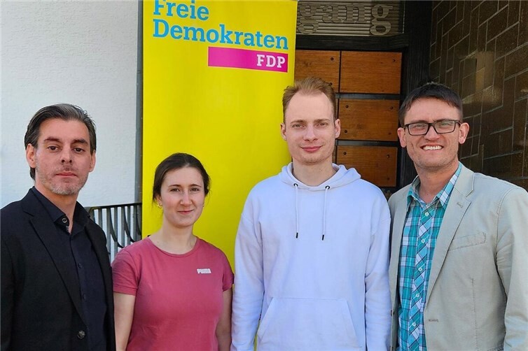 Geschäftsführender Kreisvorstand der FDP Mayen-Koblenz.Von links nach rechts: Jan Wambach, Selina Peesel, Jonathan Voss, Christian Schnack