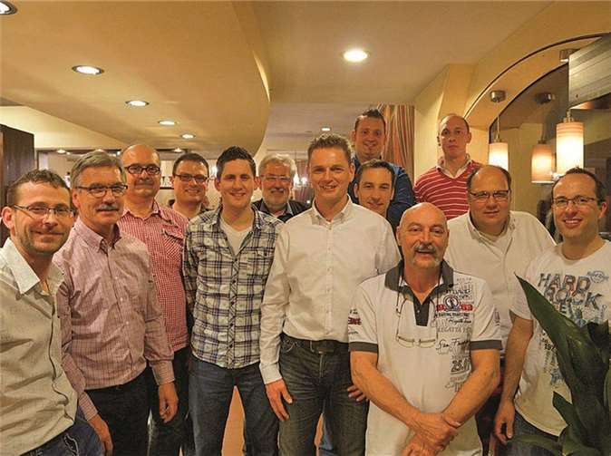 Geschäftsführender und erweiterter Vorstand (v.l.): Markus Mollberg, Ferdi Ehrenberg, Norbert Salz, Michael Degen, Stefan Unkel, Bert Gaebler, Markus Paffhausen, Andreas Salz, Dominik Wilsberg, Friedhelm Trapp, Michael Westhofen, Joseph Reuter, Jürgen Ziegler.privat