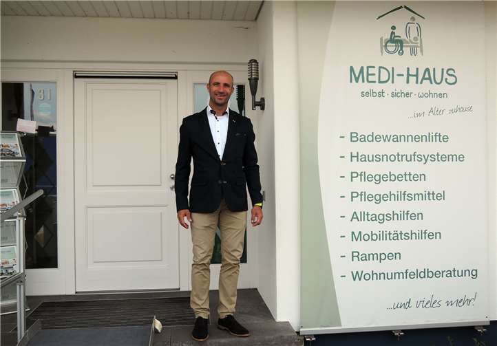 Geschäftsführer Björn Besse vor dem MEDI-HAUS in Mülheim-Kärlich.Fotos: BSB