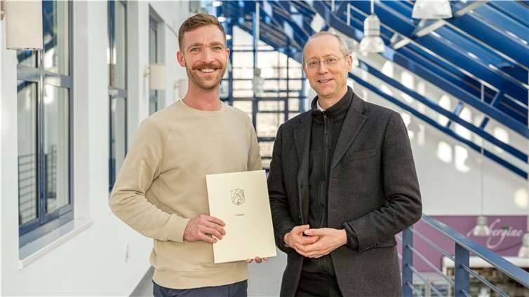 Geschäftsführer Dr. Joachim Rasch und der frischernannte Prokurist Manuel Knauber (v.l.) im Gründer- und Technologiezentrum (GTZ) Rheinbach.  Foto: WFEG