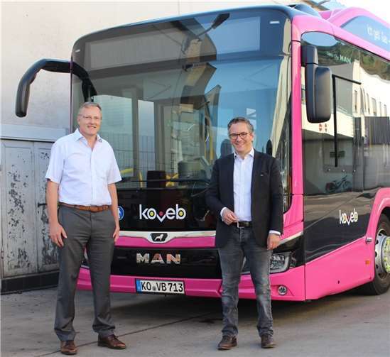 Geschäftsführer Hansjörg Kunz (li.) und Thorsten Rudolph sprachen auch über die neuen Gas-Busse der koveb. Quelle: Wahlkreisbüro Dr. Thorsten Rudolph/Martin Schlüter