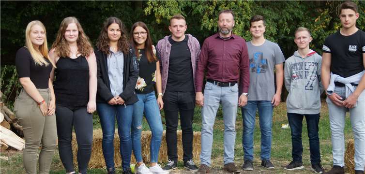 Geschäftsführer Oliver Follmann konnte zahlreiche neue Mitarbeiter willkommen heißen. privat