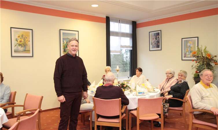 Geschäftsführer Rainer Welsch begrüßte die neuen Bewohner beim Frühstück. privat