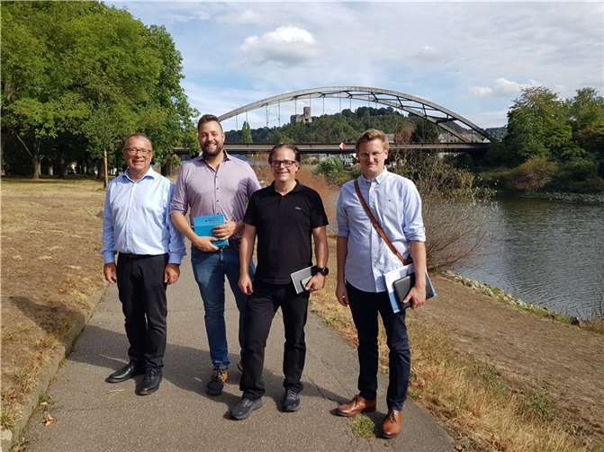 Geschäftsführer Sven Stimac, Lahnsteins OB Lennart Siefert, Andreas Jöckel und Rick Vogel besichtigten das künftige UGA-Gelände. Foto: Stadtverwaltung Lahnstein