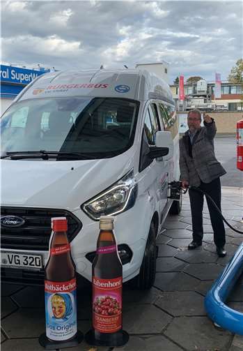 Geschäftsführer von Haus Rabenhorst, K.-J. Philipp, bei der ersten Befüllung.  Foto: privat