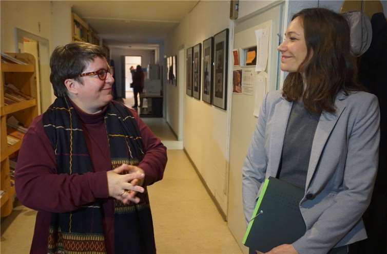 Geschäftsführerin Anthea Bethge begrüßte die Ministerin bei Eirene in Neuwied. -STUKO-