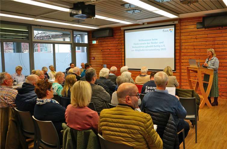 Geschäftsführerin Iris Schubert begrüßt die Gäste. Foto: Lukas Polifka