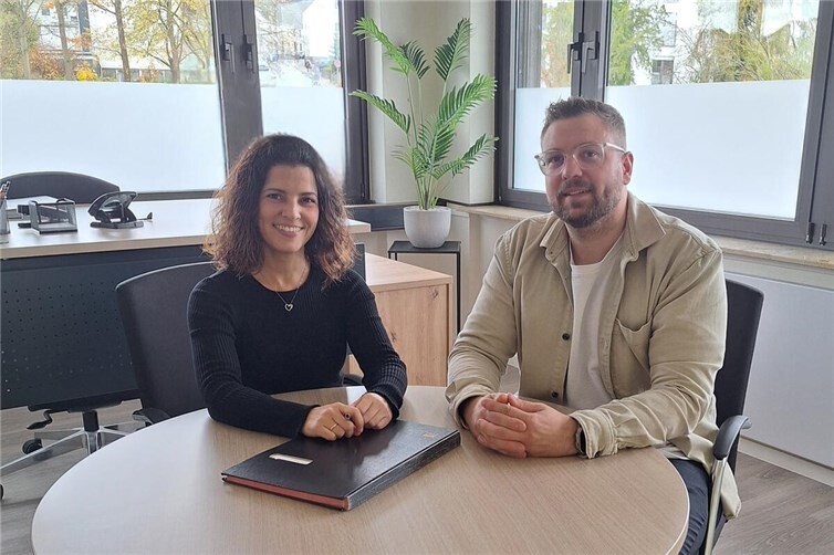 Geschäftsführerin Samar Spormann und der neue Kaufmännische Bereichsleiter der Parkeinrichtungen Herr Hartung.Foto: Stadtwerke Mayen GmbH (Jennifer Michels)