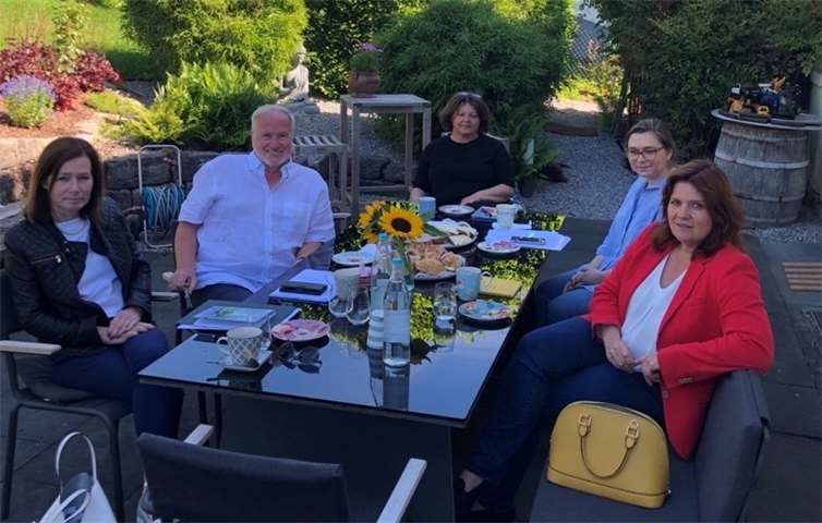 Geschäftsführerin der Zahntechniker-Innung Rheinland-Pfalz Anke Sekulla, Landesinnungsmeister Manfred Heckens, Vorstandsmitglied Verena Jung, Wahlkreismitarbeiterin Hanna Bauseler, MdB Sandra Weeser. Foto: privat