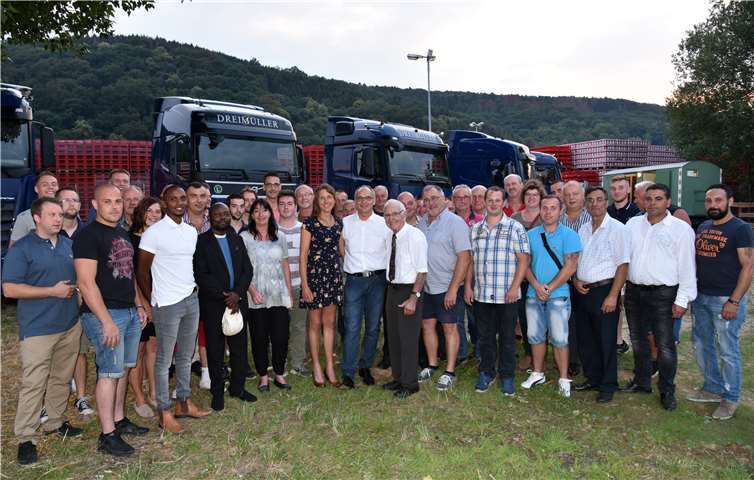 Geschäftsführung und Mitarbeiter feierten gemeinsam ein großes Jubiläumsfest. privat