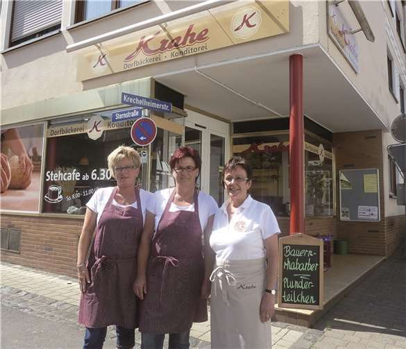Geschäftsübergabe in Westum: Irmgard Kohzer (rechts) übergibt an die beiden Neuen Ingrid Kietzmann und Sandra Nachtsheim. BL