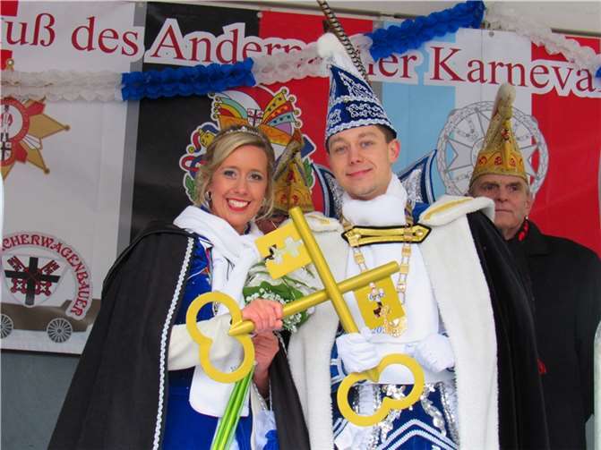 Geschafft! Die golden Stadtschlüssel haben sie schon mal. Jetzt fängt die „Arbeit“ an.   Foto: MKA 