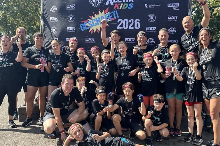 Geschafft! Gruppenfoto der stolzen Teilnehmer des „Xletix Kids“