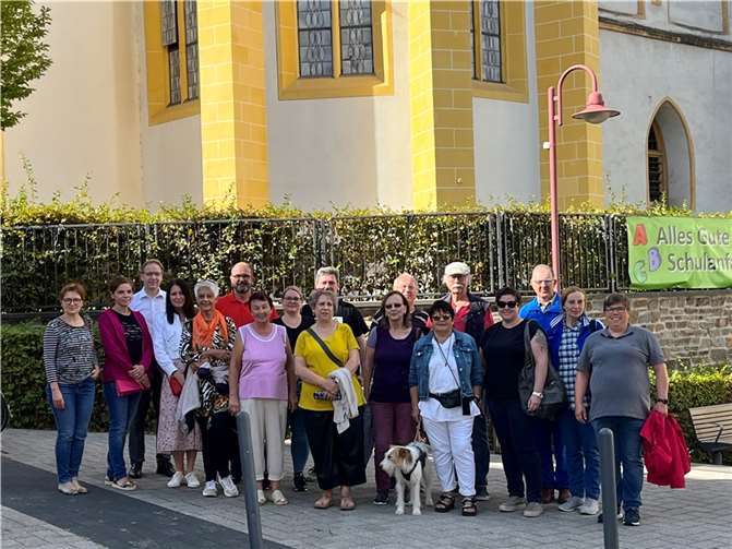 Geschichten und Anekdoten, aber auch die Historie standen im Mittelpunkt eines Rundganges durch Kettig, zu dem Ortsbürgermeister Peter Moskopp und der BürgerSTÜTZPUNKT+ der Verbandsgemeinde Weißenthurm Geflüchtete aus der Ukraine sowie interessierte Mitbürgerinnen und Mitbürger eingeladen hatten. Foto: privat