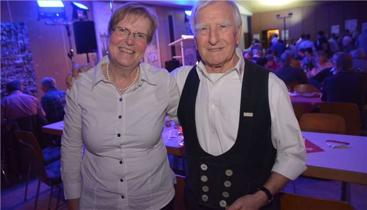 Geschichtenerzähler: JuttaBell und Urgestein Manfred Dahm Foto: BE