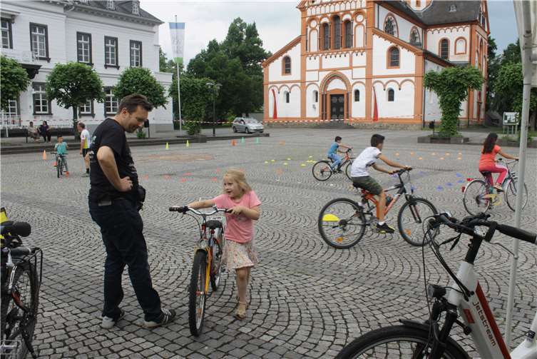 Die Stadt soll fahrradfreundlicher werden Geschicklichkeitsparcours beim Tag des Fahrrads im Juni 2017.