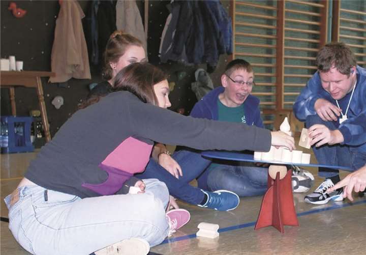 Geschicklichkeitsspiele und jede Menge Spaß gab es am Nachmittag in der Sporthalle.
