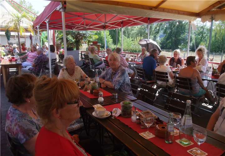 Geschützt unterm Dach und doch an der frischen Luft – so ließ sich der Tag genießen.