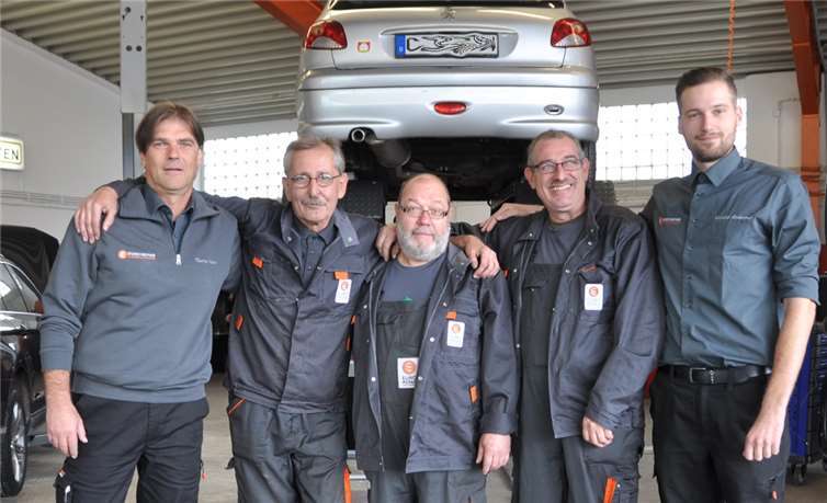 Geschulte Mitarbeiter sowie ein bestes Preis-Leistungsverhältnis bietet „Nett Euro Repar Car Service“.