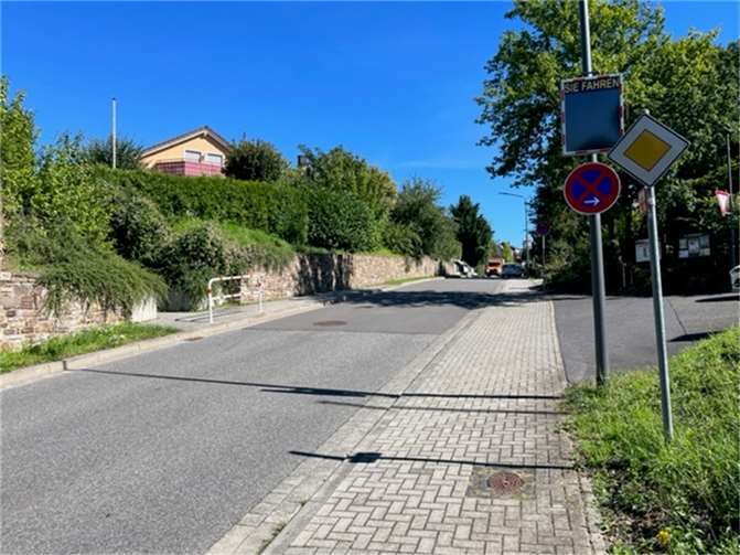 Geschwindigkeitsanzeigetafeln wurden aufgebaut.  Fotos: Ev. Kita Allerheiligenberg