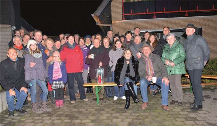 Gesellig geht's zu beim Goethestraßen Glühwein Treff. privat