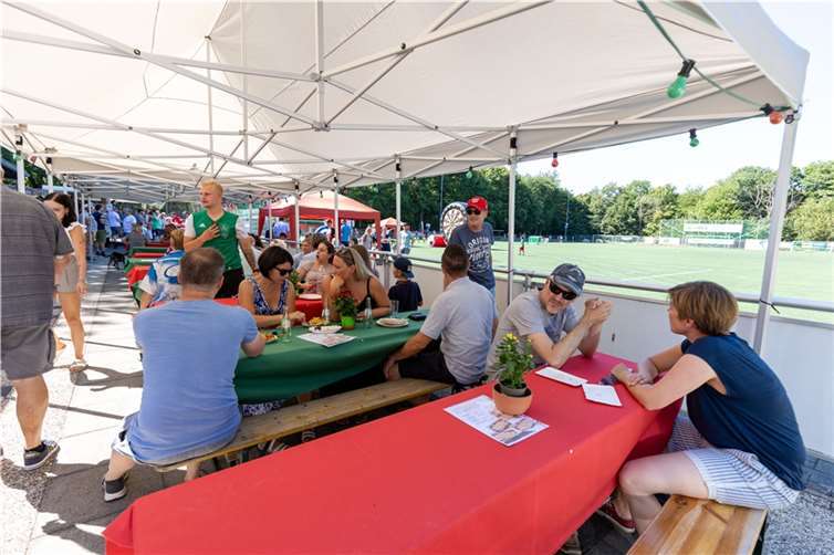 Gesellig ging es beim 100-Jahre-Jubiläum des SV Wachtberg zu.