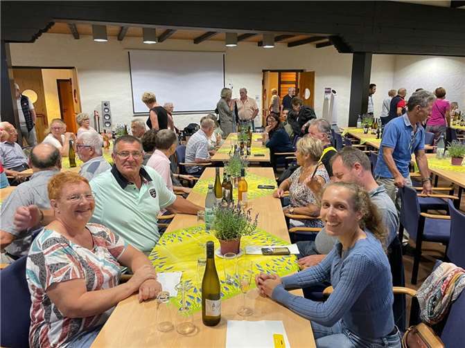 Gesellige Abende verbrachte die Rengsdorfer mit ihren französischen Gästen.  Foto: Freundeskreis Rengsdorf – St. Pierre