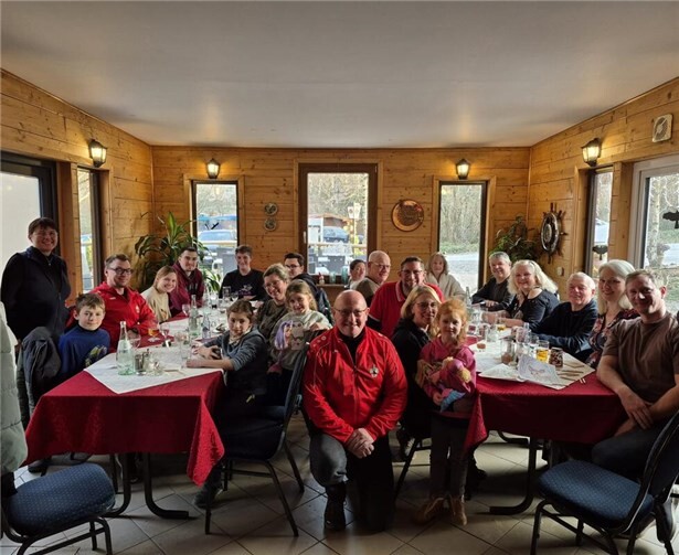 Geselliger Abschluss: Die Mitglieder der Traditionsgarde im Waldhaus nach ihrer erfolgreichen Wanderung durch den Lahnsteiner Stadtwald.Foto: TRG/ H. Hergenhahn