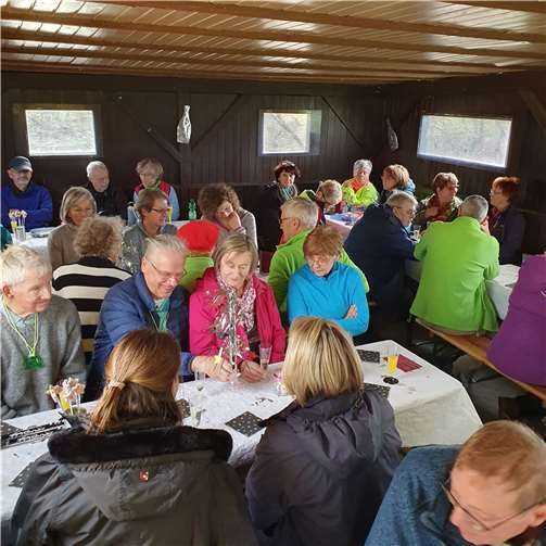 Geselliges Beisammensein in der Bodendorfer Hütte.