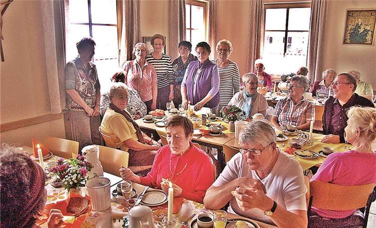 Geselliges Beisammensein zum Jubiläums-Frühstück in Bad Breisig. RÜ