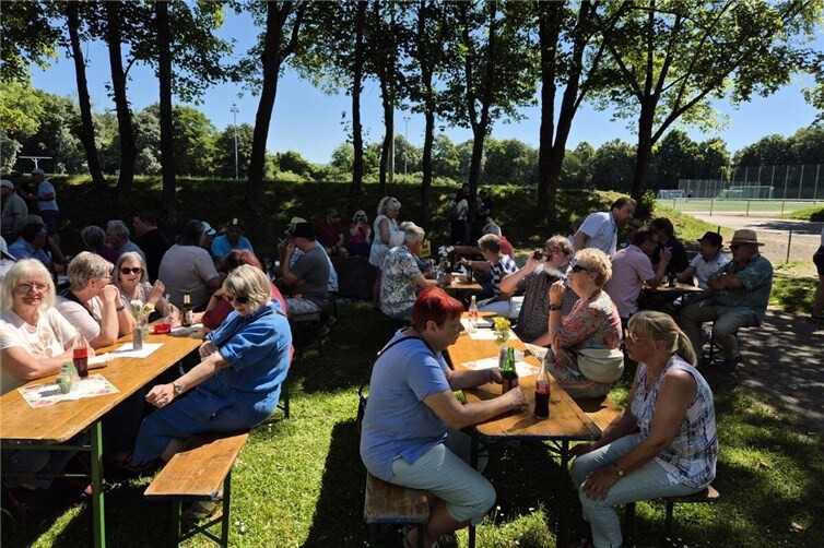 Geselligkeit bei strahlendem Sonnenschein