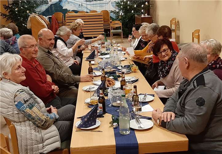 Geselligkeit stand neben den Ehrungen im Mittelpunkt der Feier.