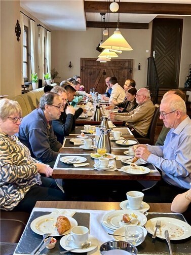 Geselligkeit und Gespräche beim Neujahrsempfang des SV Hatzenport-Löf.