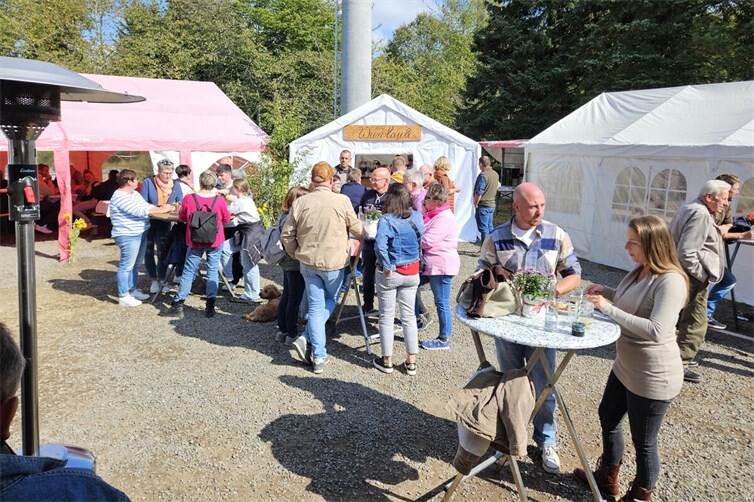 Geselligkeit und gute Stimmung beim Krälinger Dorffest