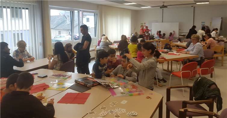 Gesellschaftsspiele beim zweiten Cafe International. Privat