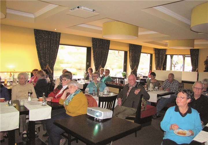 Gespannt hören die Zuschauer Ilona von Assel zu.Privat