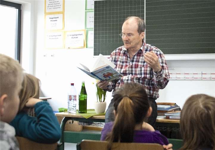 Gespannt lauschen die Schüler den Worten Achim Brögers. privat