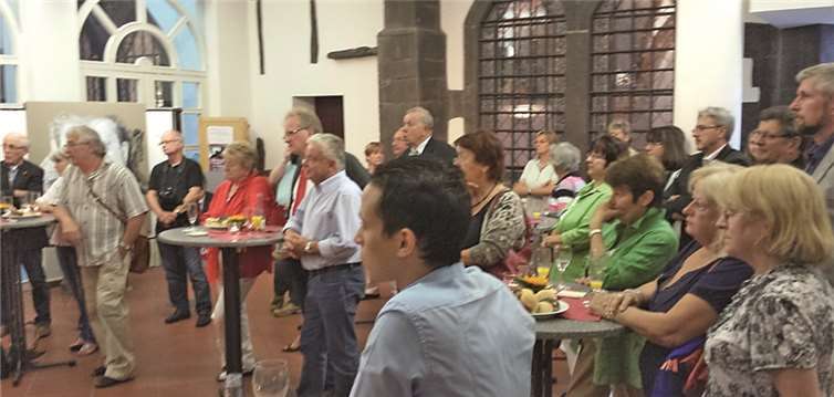 Gespannt lauschen die zahlreichen Gäste der Rede des SPD-Stadtverbandsvorsitzenden Marc Ruland, MdL, zur Geschichte der Sozialdemokratie in Deutschland.  Privat