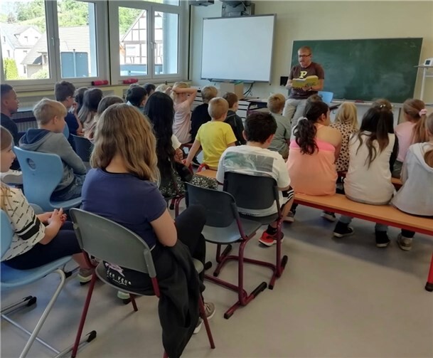 Gespannt lauschten die Kinder den Geschichten von Martin Ebbertz.  Foto: privat