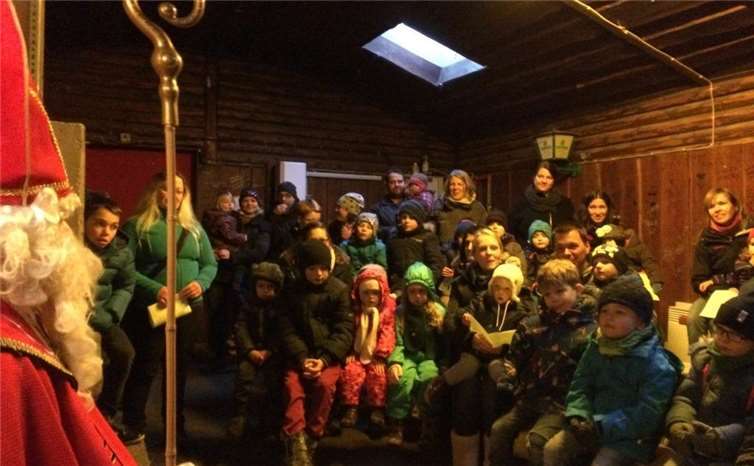 Gespannt lauschten die Kinder den Worten des Nikolaus.privat